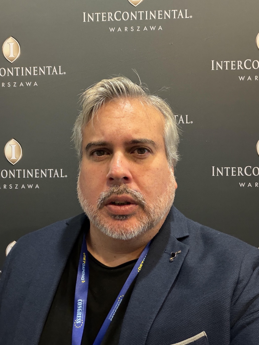 Francisco Leon de Vivero speaking at an SEO conference