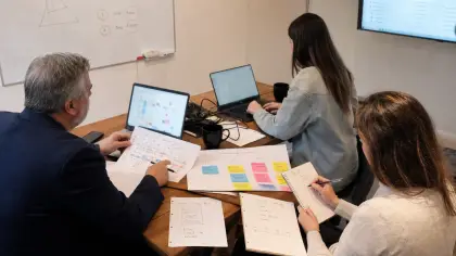 Francisco Leon de Vivero reviewing migration and international SEO strategy